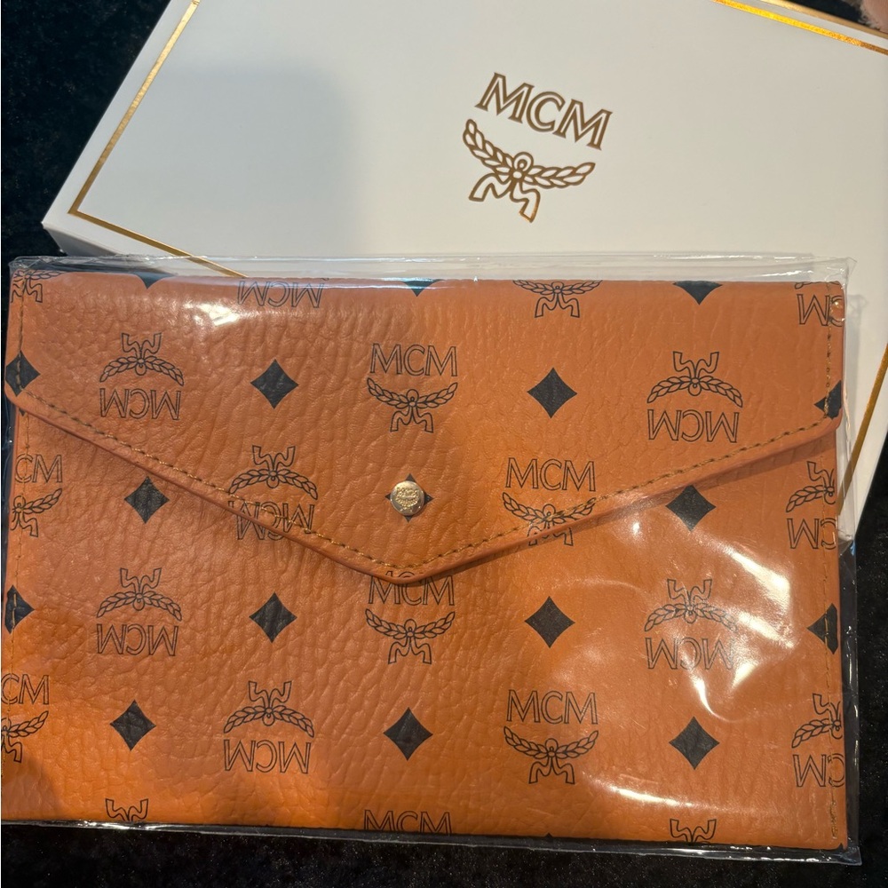 MCM Tan Leather Patterned Bag GWP NEW - Picture 2 of 7